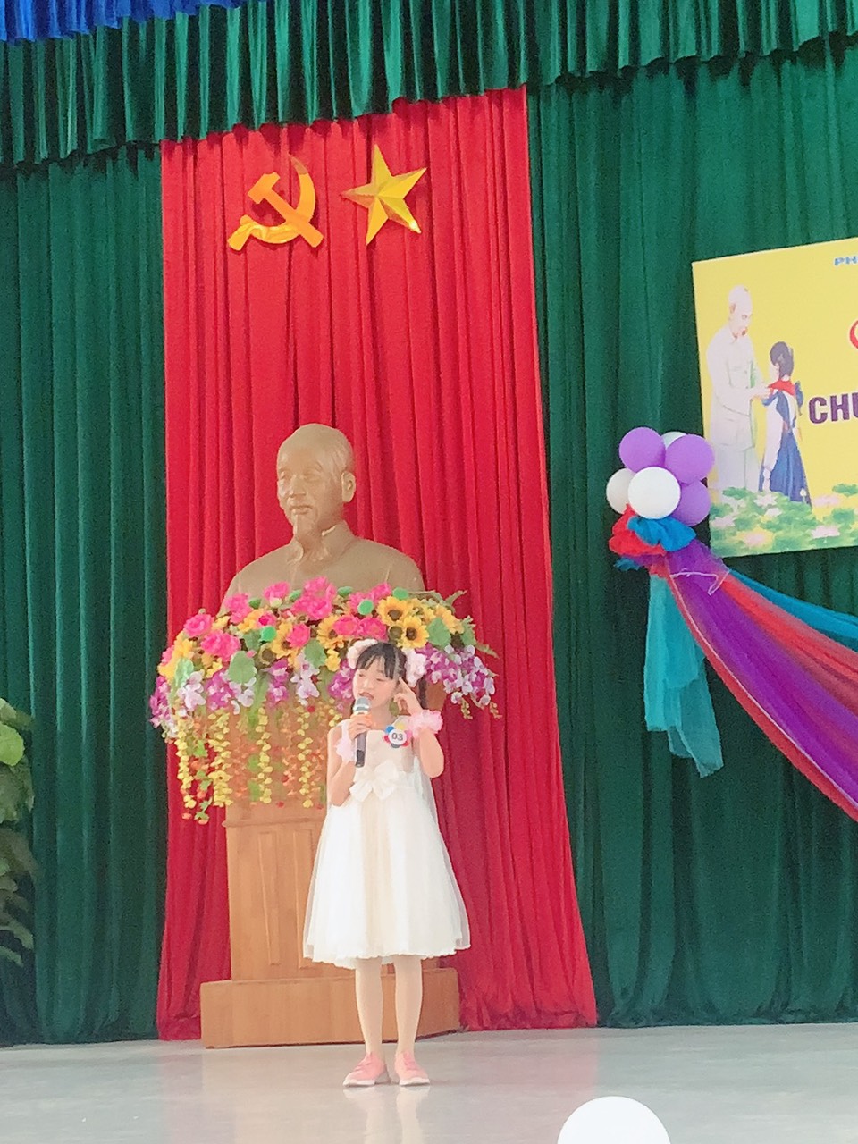 Bác Hồ đến thăm người nghèo Bạn Vương Bảo Như Chi đội 4A kể