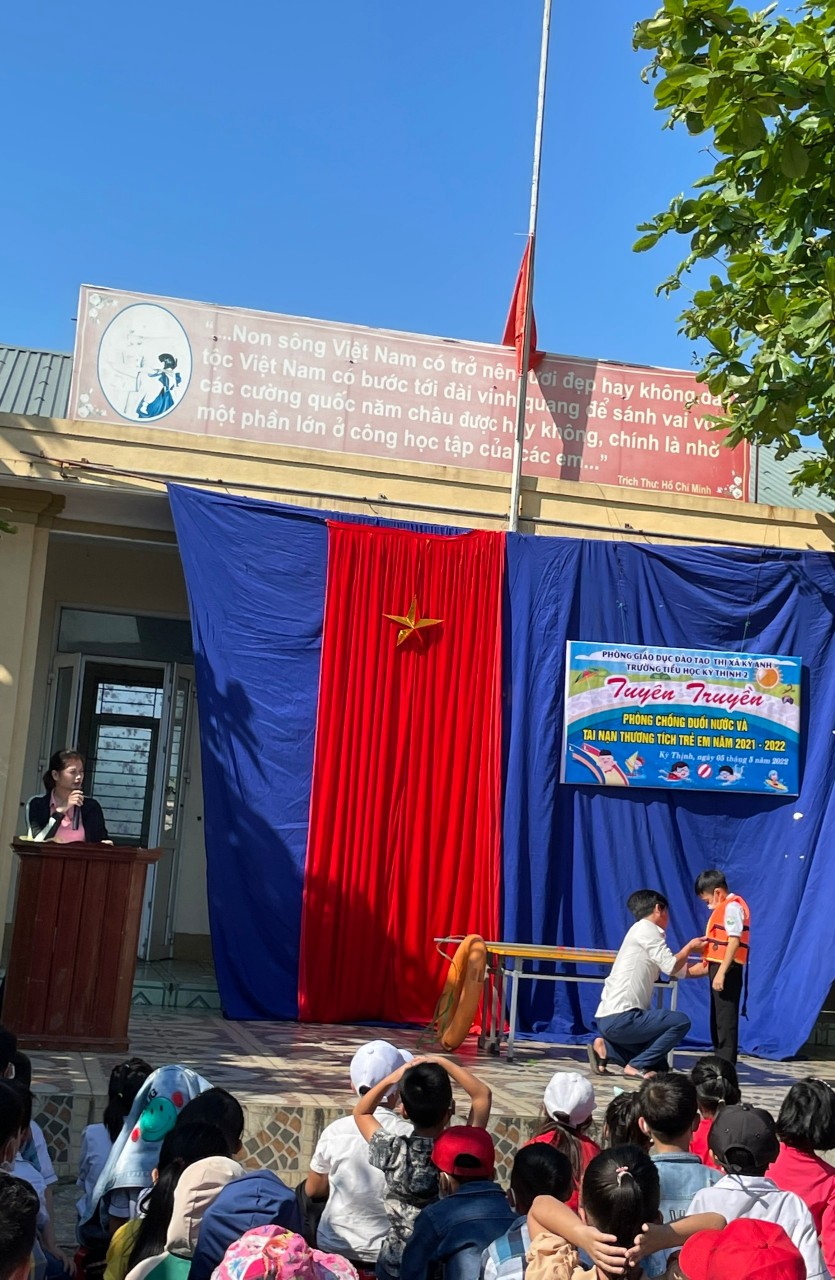 Đuối nước cách mặc áo phao