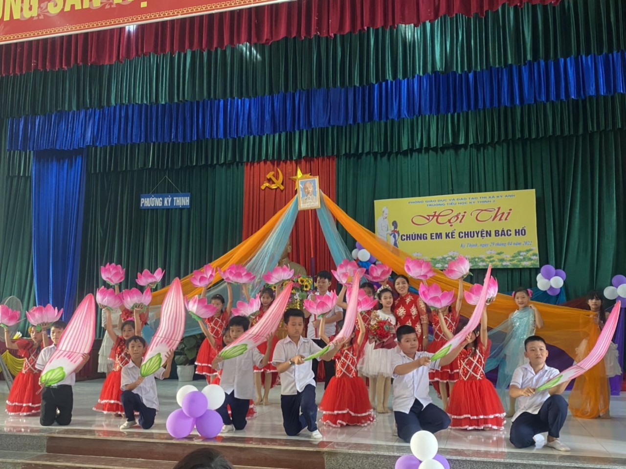 TRƯỜNG TIỂU HỌC KỲ THỊNH 2 VỚI HỘI THI: "CHÚNG EM KỂ CHUYỆN BÁC HỒ"