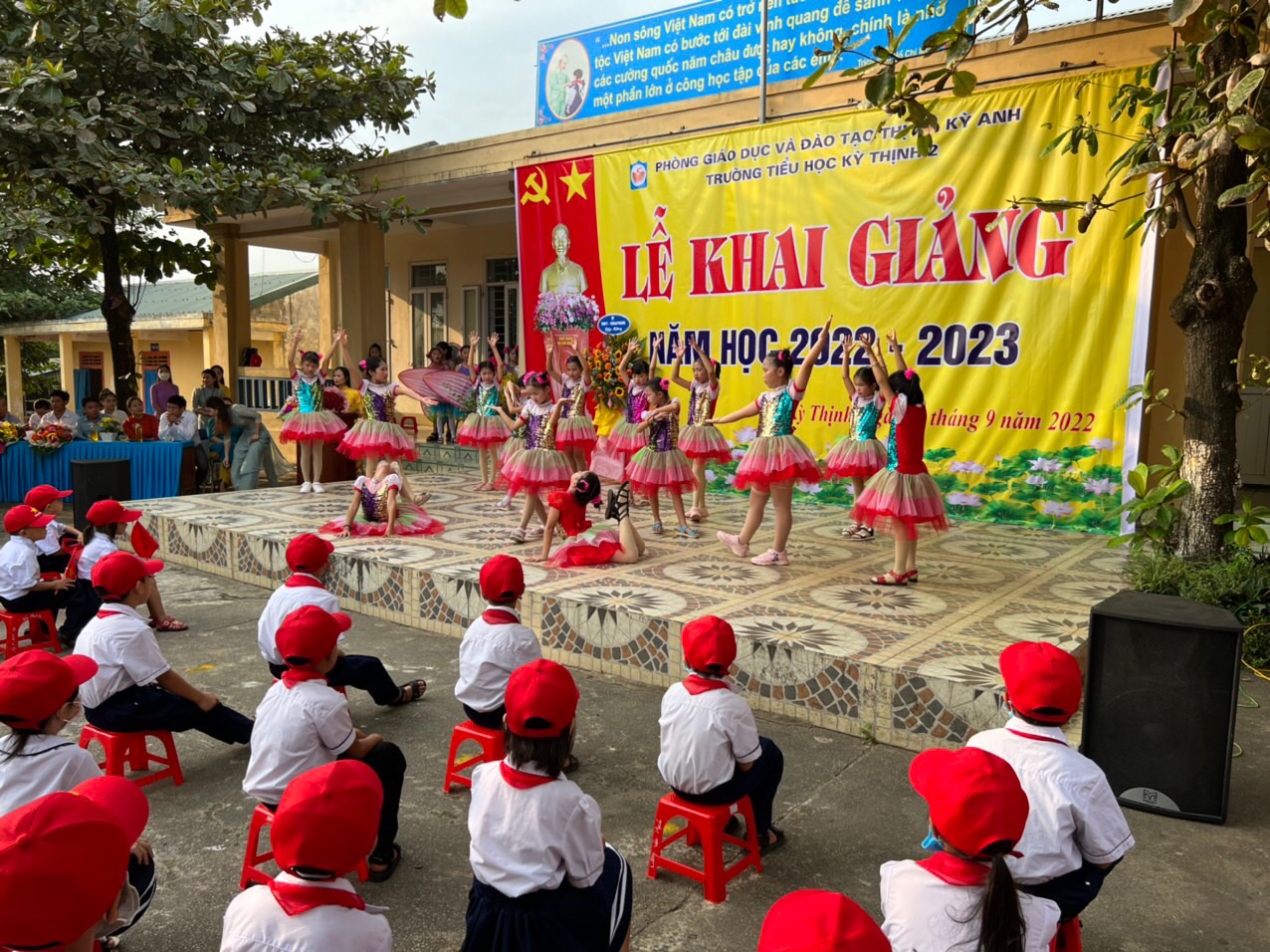 Ảnh Khai giảng dân vũ vui đến trường