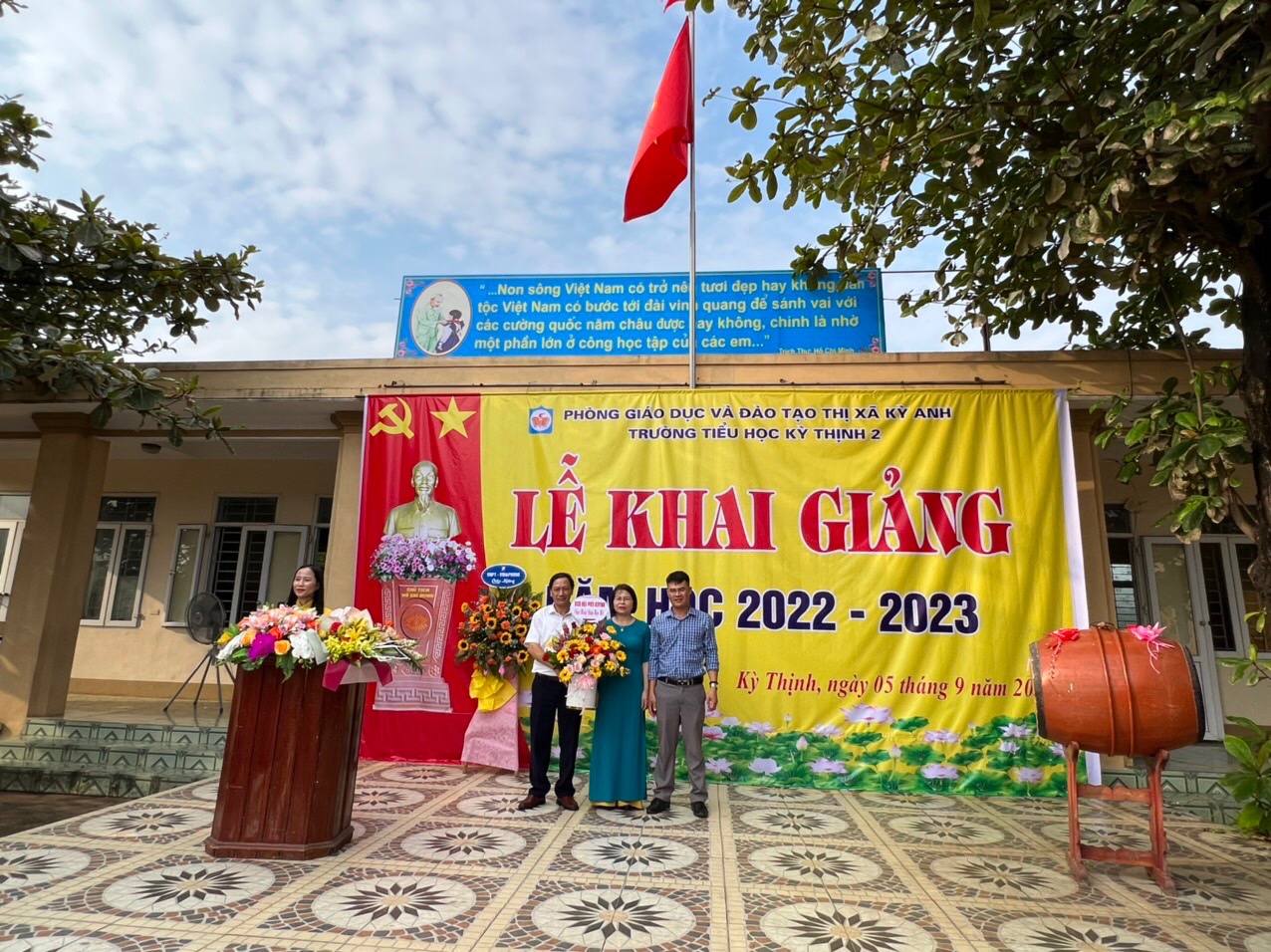 Ảnh Khai Giảng PHỤ HUYNH CHÚC MỪNG