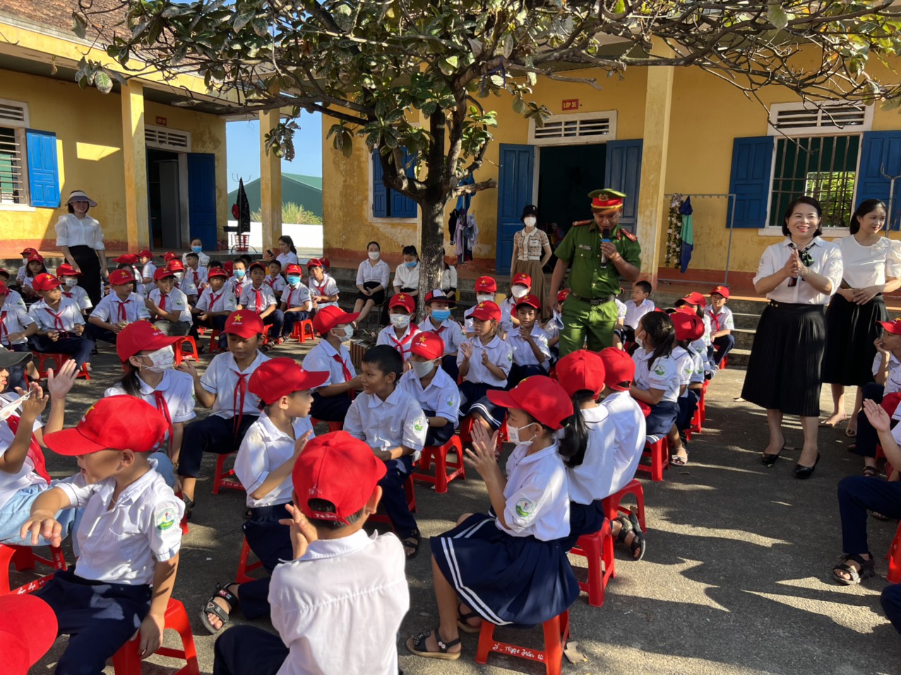 ATGT 8 GL hào hứng 2