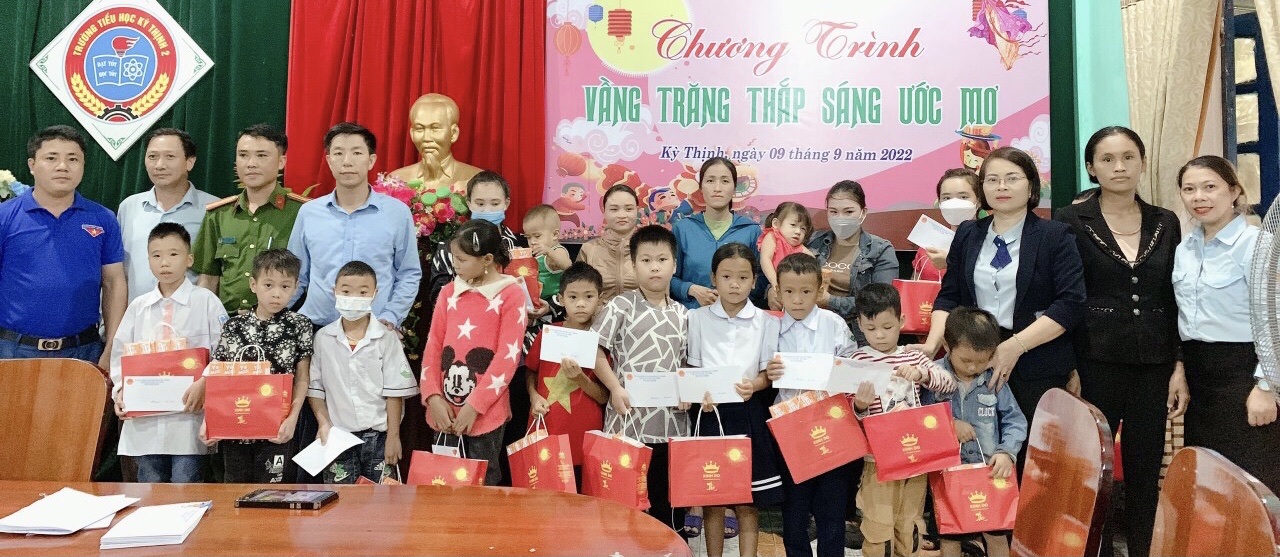 Trung thu trao quà 1