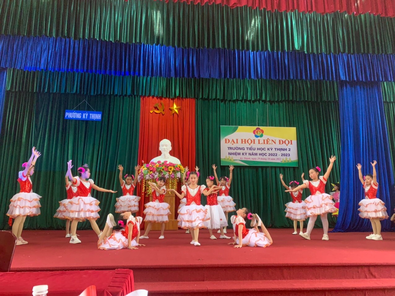 ĐHLĐ VUI ĐẾN TRƯỜNG