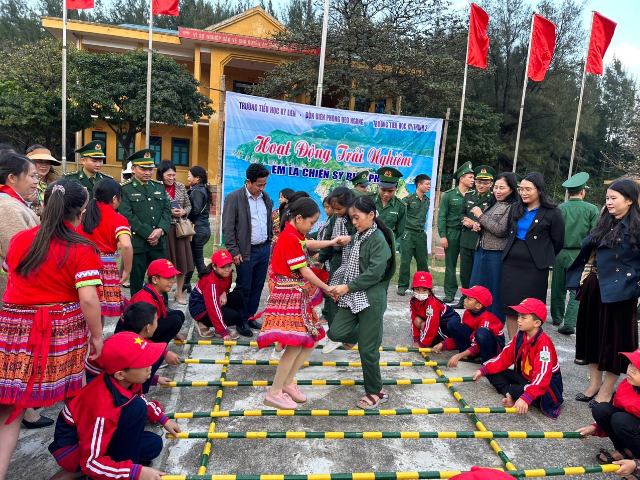 ẢNH HĐTN BIÊN PHÒNG 14