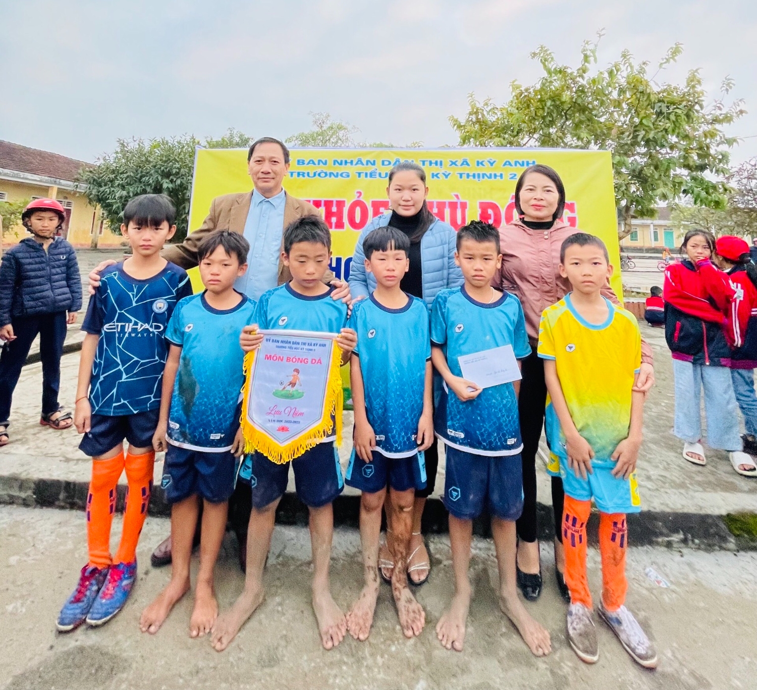 ẢNH HỘI KHỎE PHÙ ĐỔNG TRAO GIẢI 2