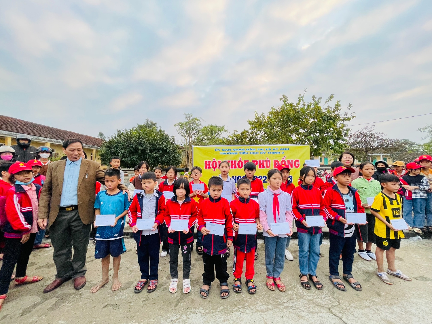 HỘI KHỎE PHÙ ĐỔNG TRƯỜNG TIỂU HỌC KỲ THỊNH 2 NĂM HỌC 2022-2023  “TINH THẦN THỂ THAO VƯƠN XA MÃI"