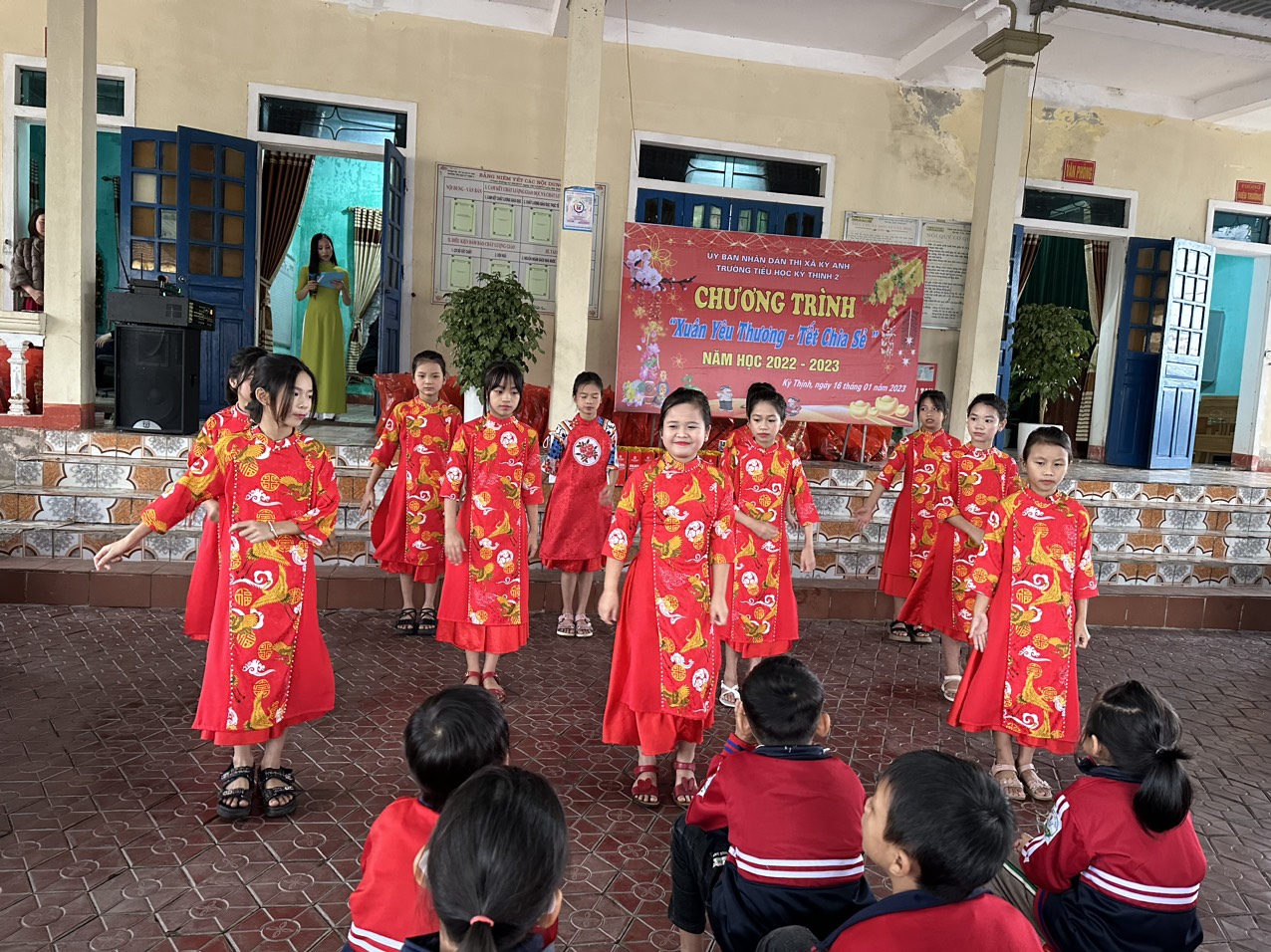 CChương trình: “Xuân gắn kết - Tết sum vầy” Trường Tiểu học Kỳ Thịnh 2- Thị xã Kỳ Anh
