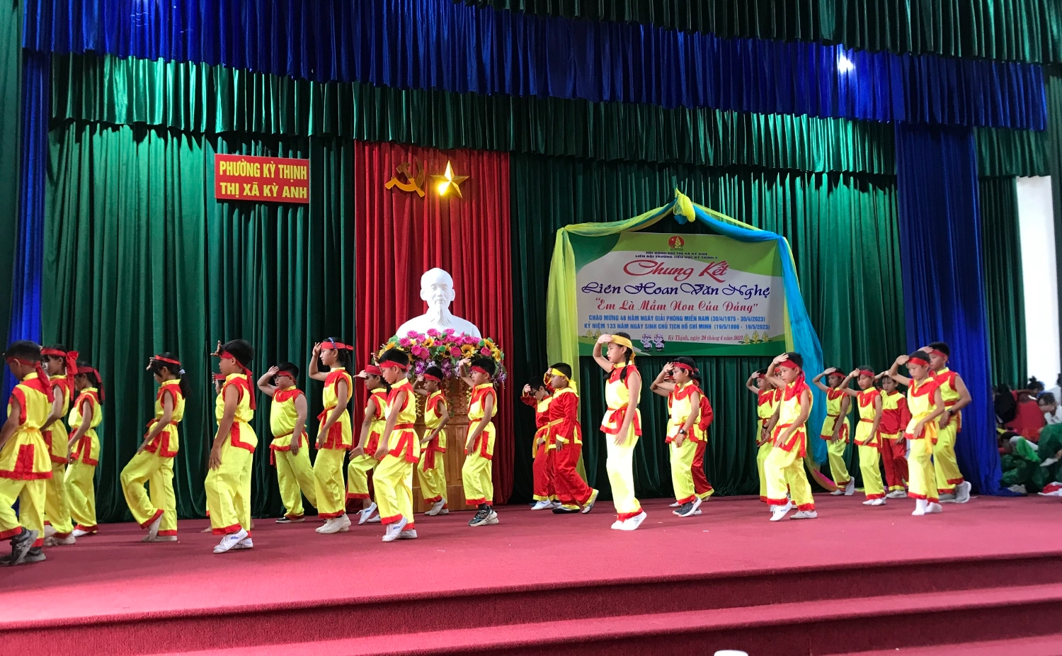 TRƯỜNG TIỂU HỌC KỲ THỊNH 2 TỔ CHỨC THÀNH CÔNG LIÊN HOAN VĂN NGHỆ CHÀO MỪNG 30/4