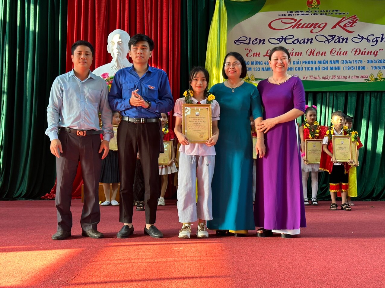 VN 30 4 XUẤT SẮC