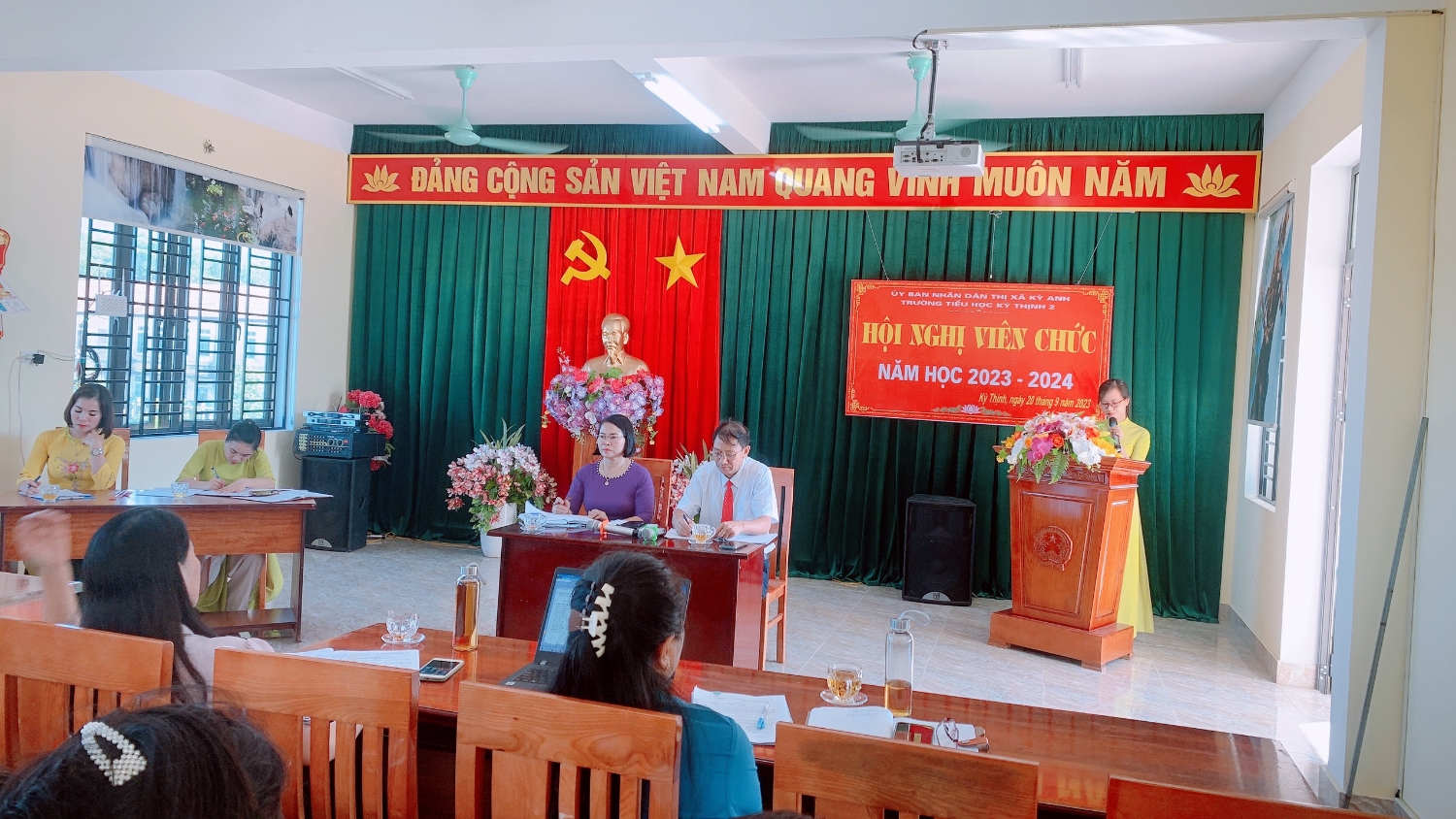 A HN tham luận nhàn