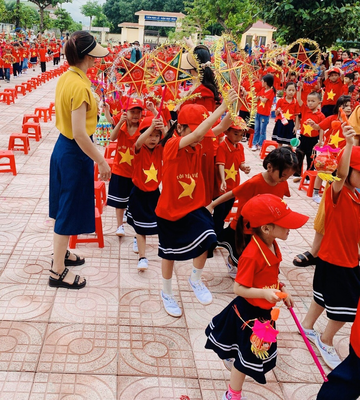 A T thu rước đèn