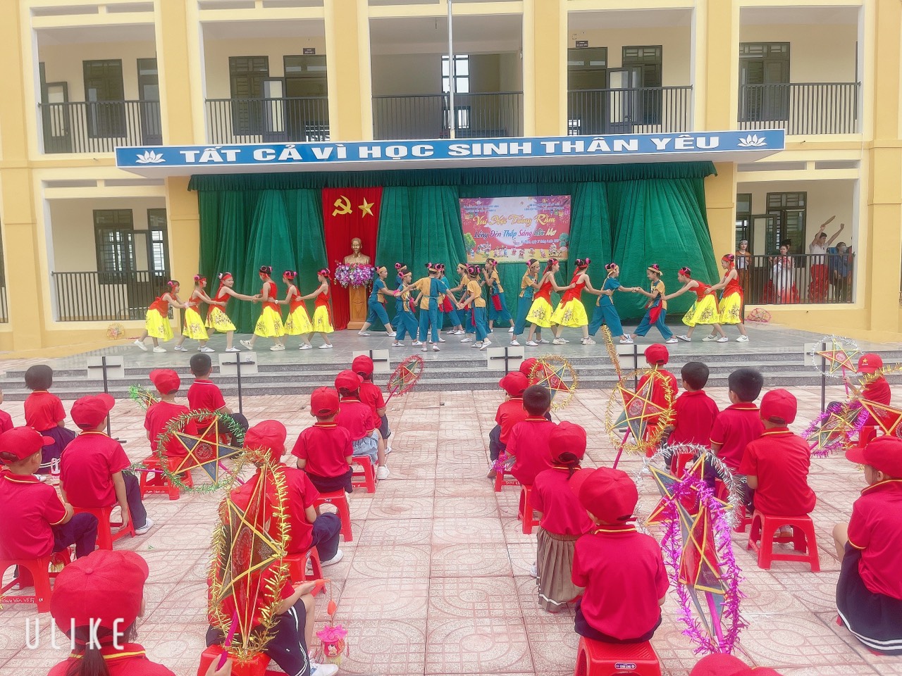 A T Thu văn nghệ 1