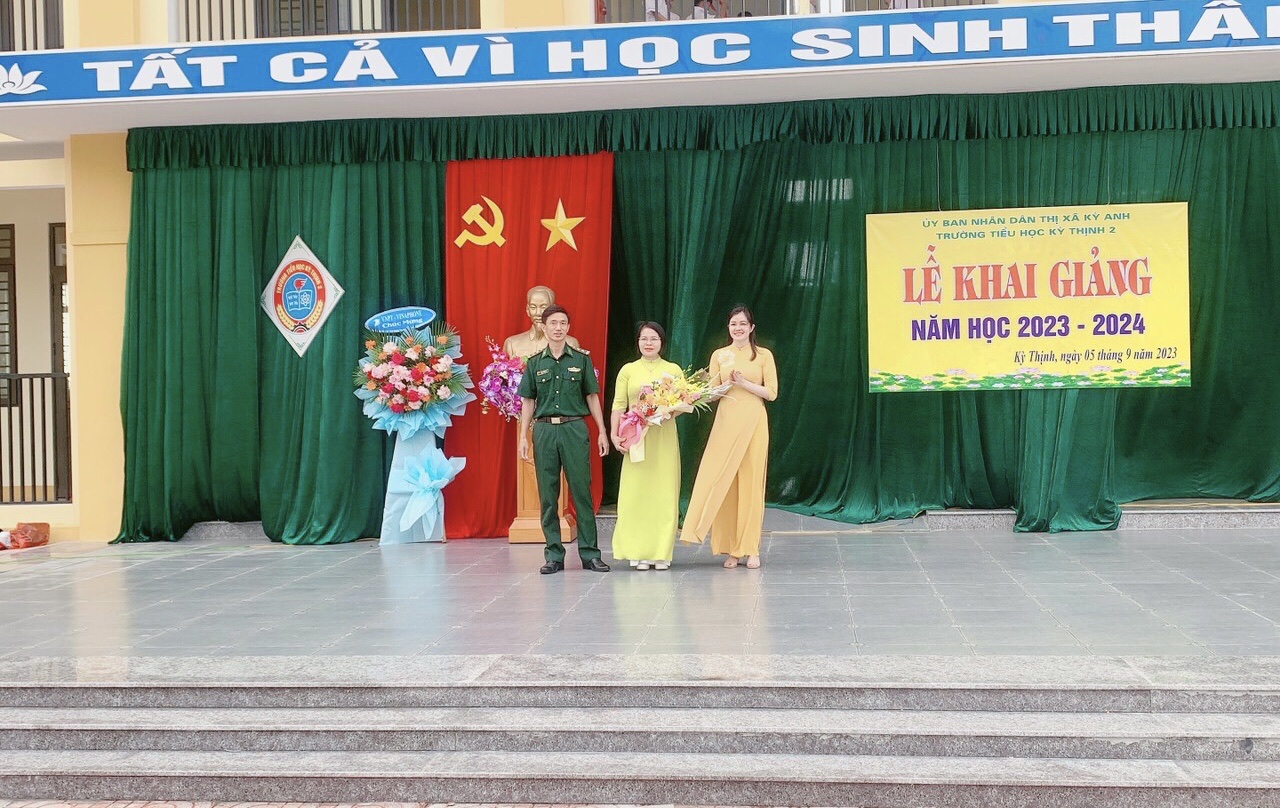 Tặng hoa chúc mừng 1