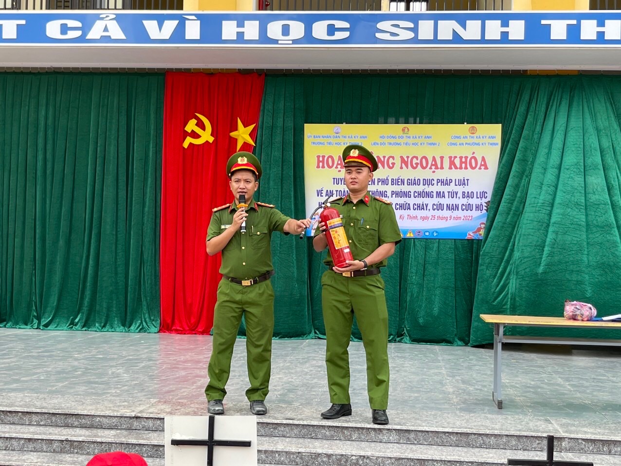 TRƯỜNG TIỂU HỌC KỲ THỊNH 2 VỚI CÔNG TÁC TUYÊN TRUYỀN PHỔ BIẾN GIÁO DỤC PHÁP LUẬT VÀ CÔNG TÁC PHÒNG CHỐNG CHÁY NỔ, CỨU NẠN, ỨU HỘ