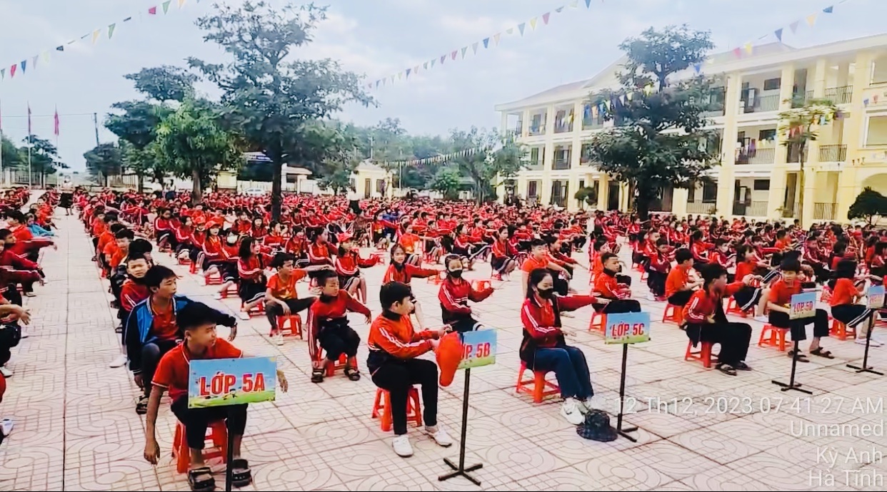 A 1 KUN sân trường NTYTT