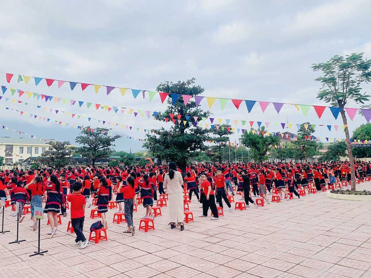 A 1 KUN SÂN TRƯỜNG