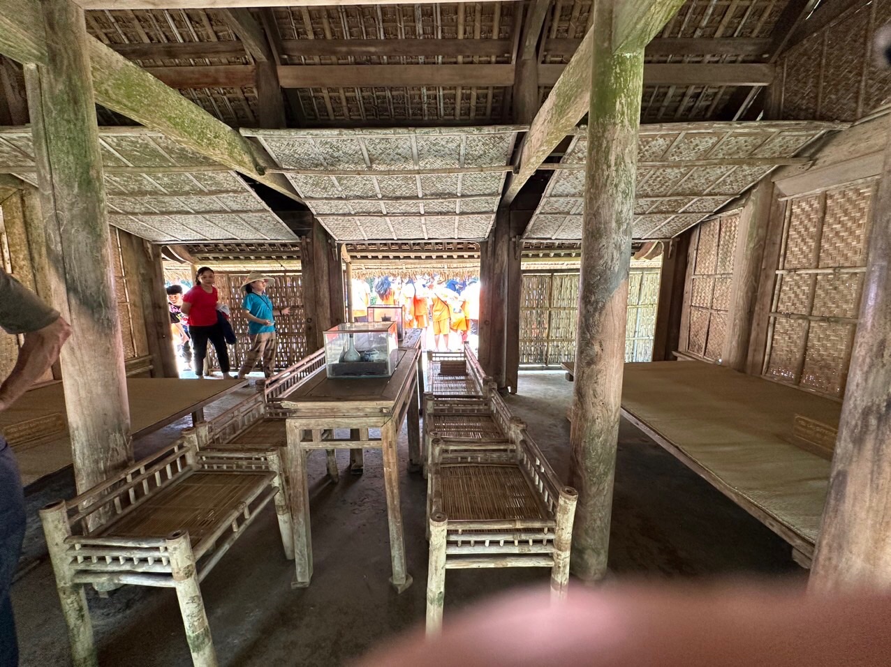 Bộ Bàn ghế đơn sơ