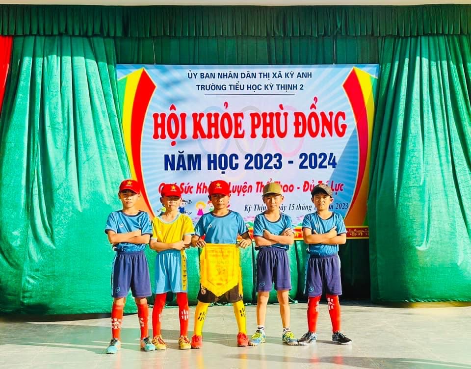 CÁC ĐỘI BÓNG RA MẮT