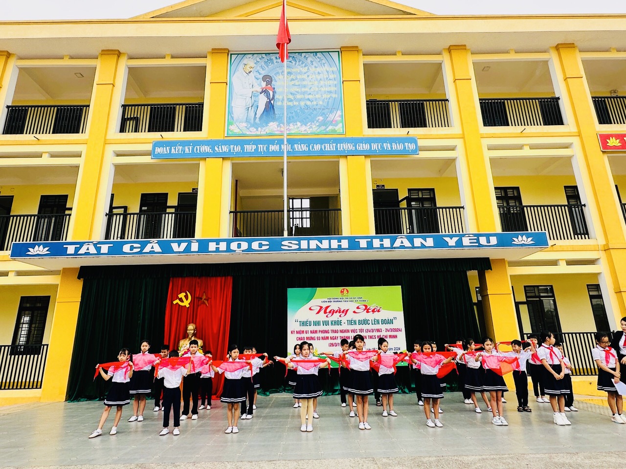Kết nạp Đội