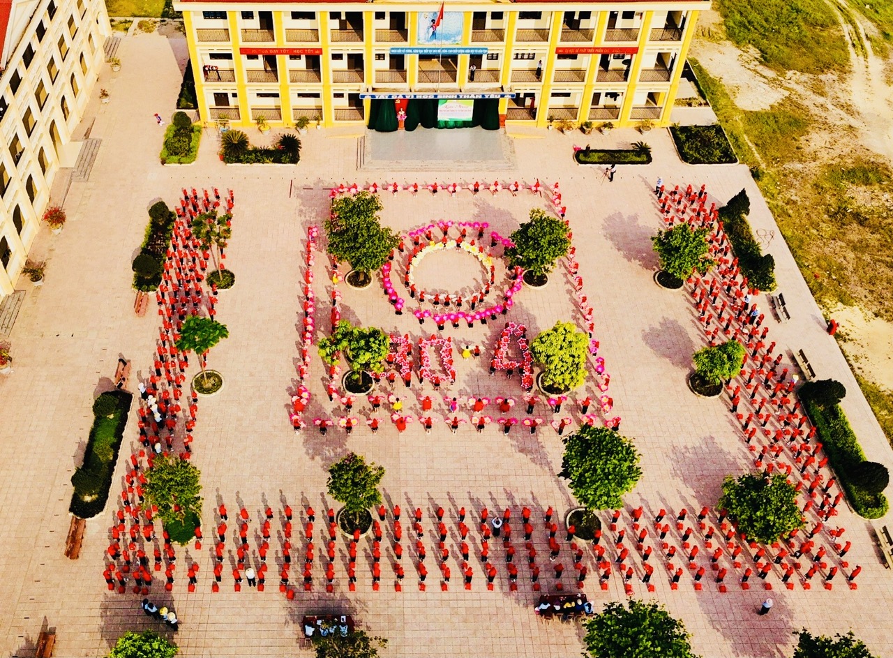 RỘN RÀNG LIÊN HOAN : " MÚA HÁT SÂN TRƯỜNG VÀ TRÒ CHƠI DÂN GIAN " LIÊN ĐỘI TRƯỜNG TH KỲ THỊNH 2, THỊ XÃ KỲ ANH, HÀ TĨNH