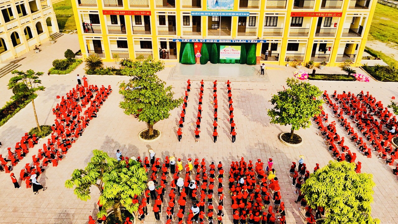 PHẦN THI MÚA HÁT SÂN TRƯỜNG CỦA 9 CHI ĐỘI