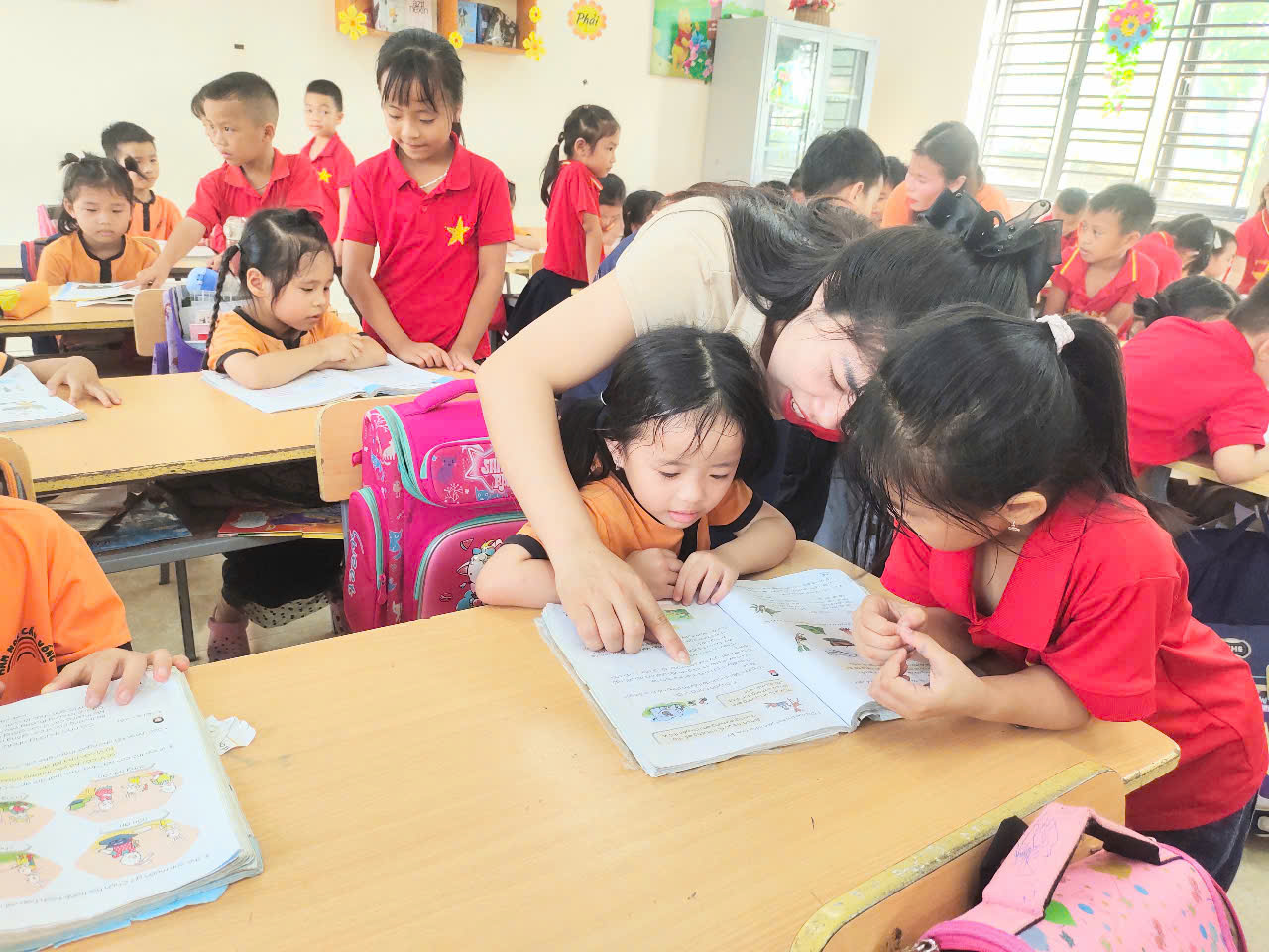 HỌC ĐÁNH VẦN CÙNG CÔ GIÁO