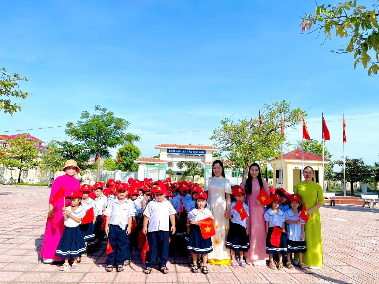 A 3 Toàn trường sân