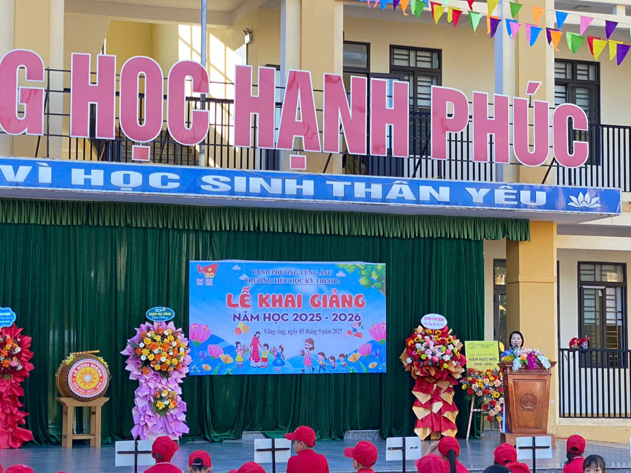 C Mận phát biểu