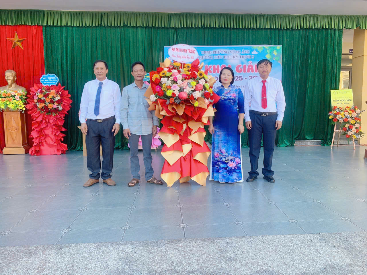 ĐẠI BIỂU THAM DỰ 2