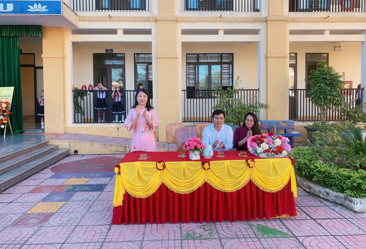 ĐẠI BIỂU THAM DỰ