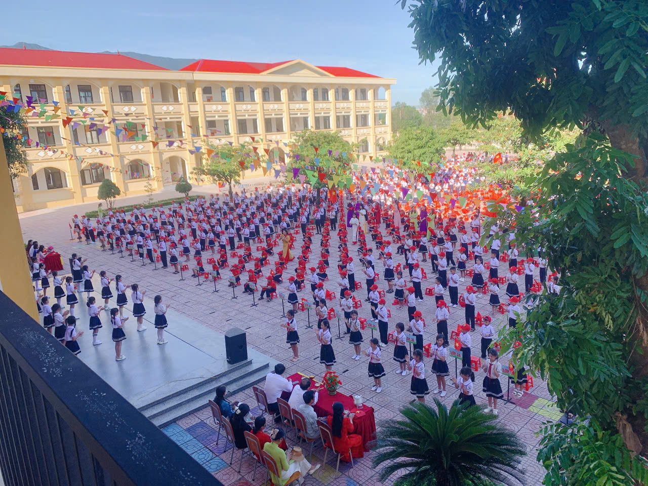 MÚA HÁT SÂN TRƯỜNG 1