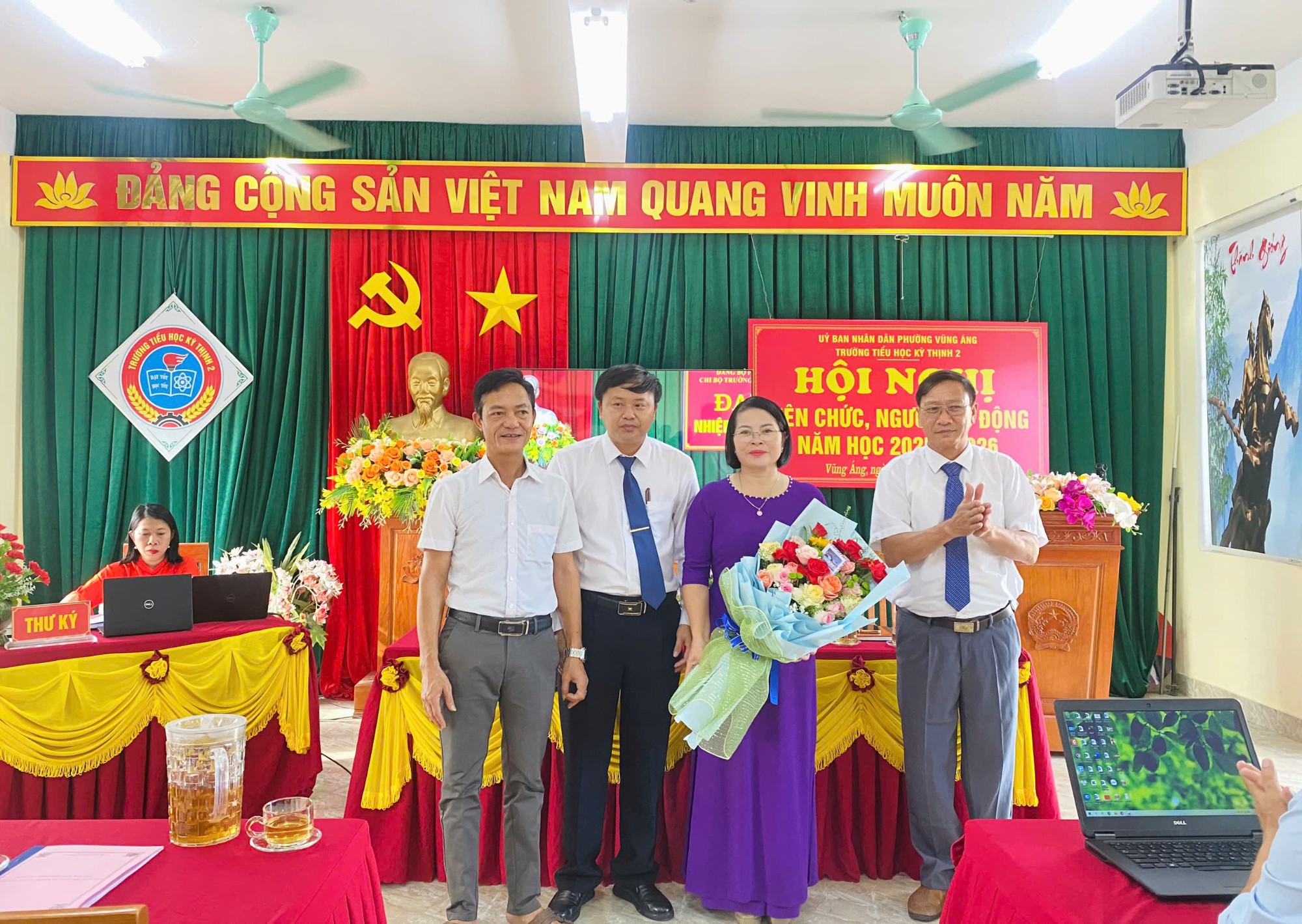 PH tặng hoa