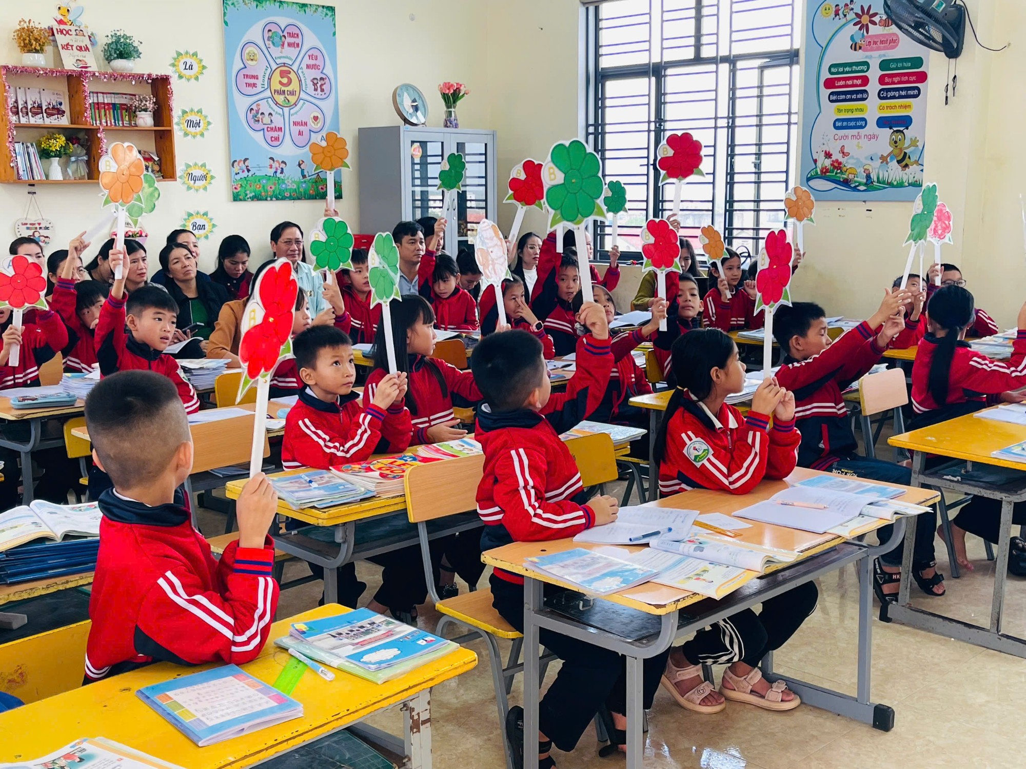 Nam 10 hứng khỏi hs