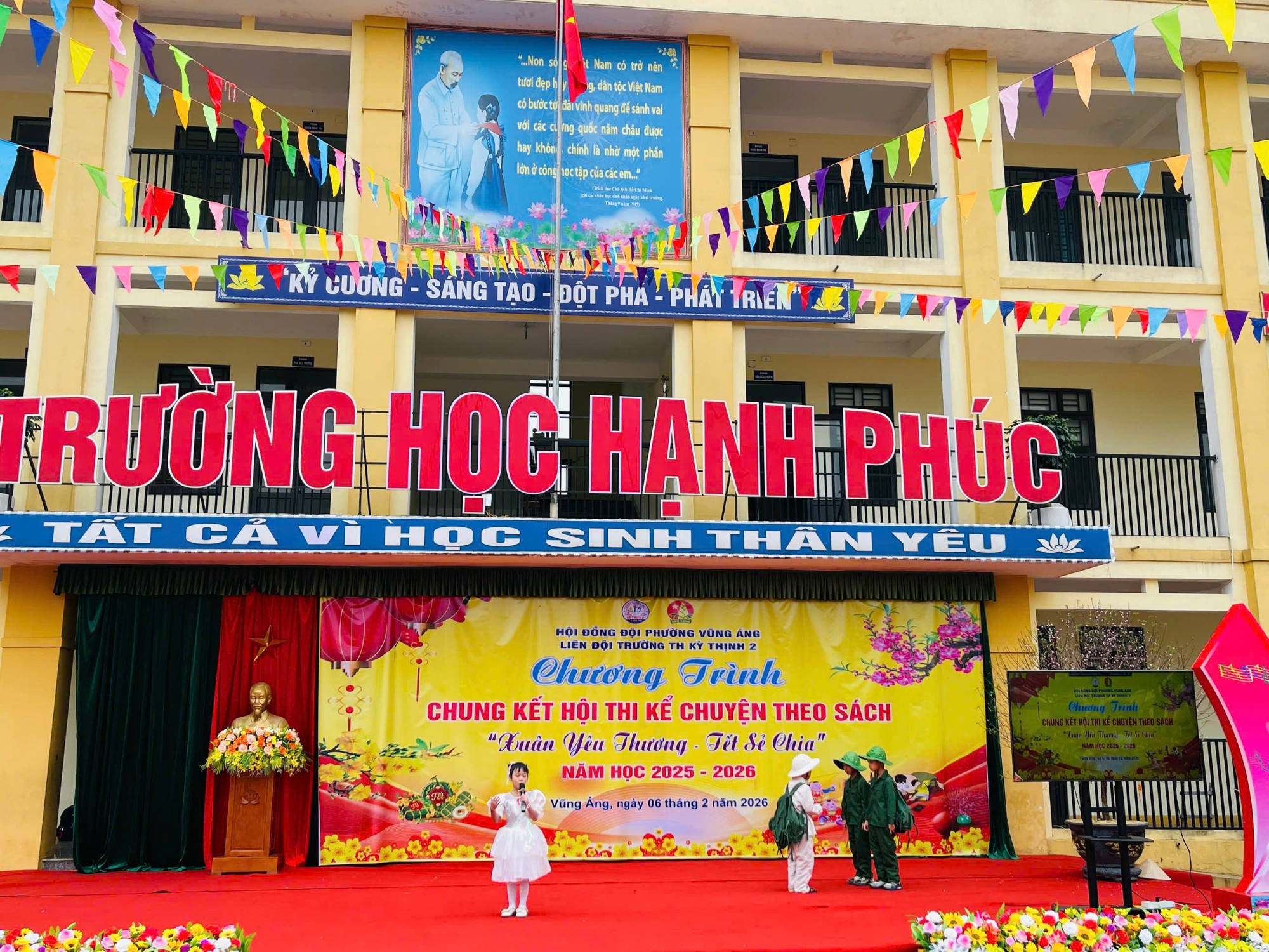 2B BA CHIẾC BA LÔ