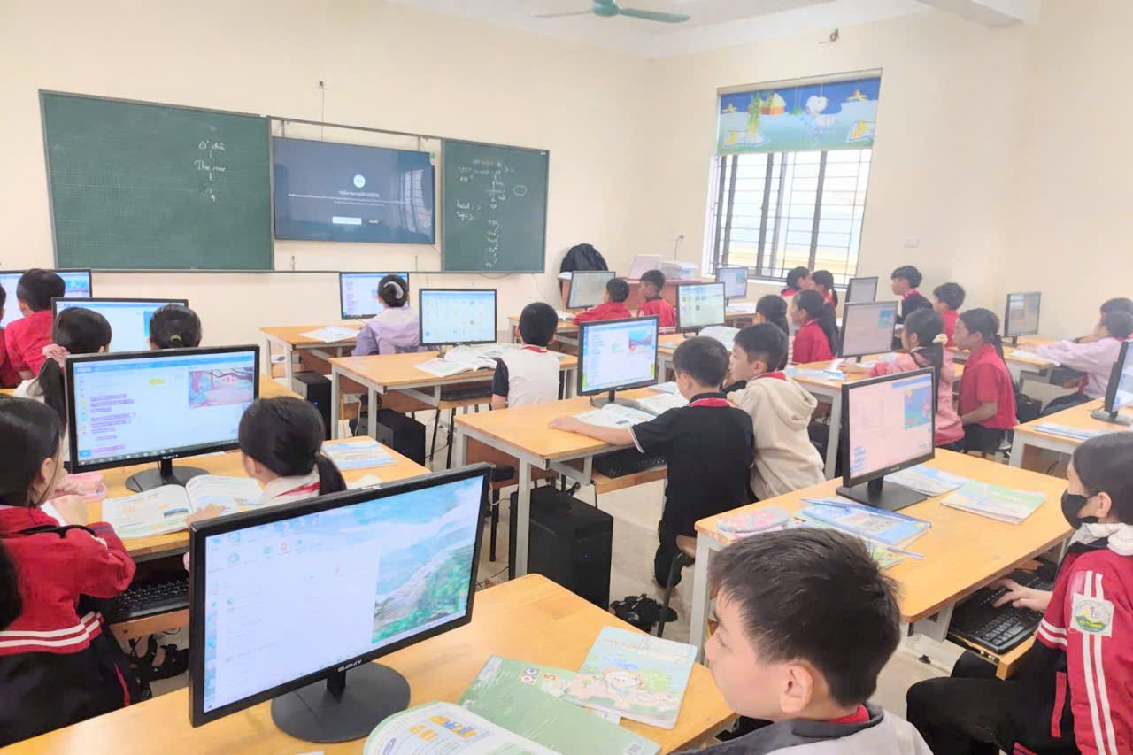 LỚP TIN HỌC 2