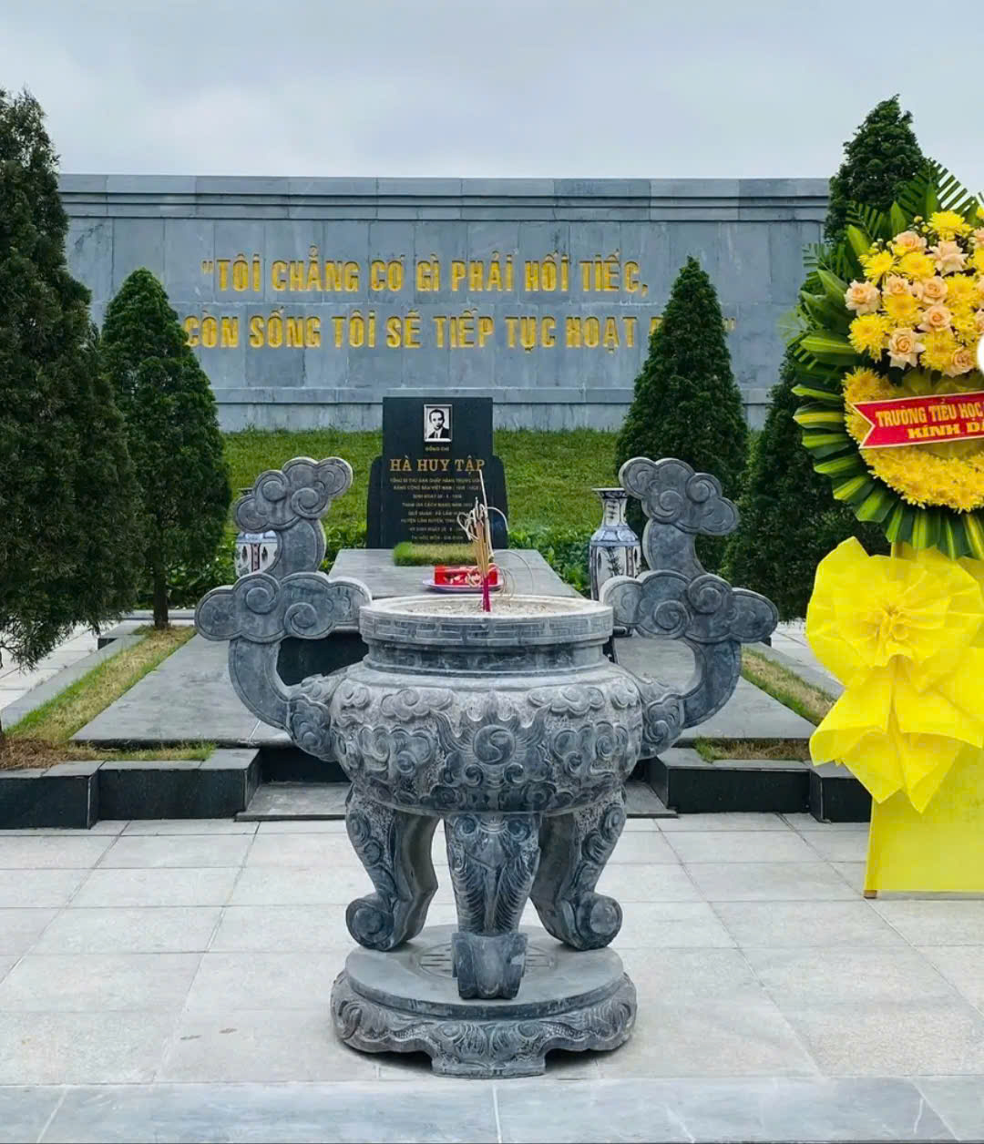 Mộ TBT Hà Huy Tập