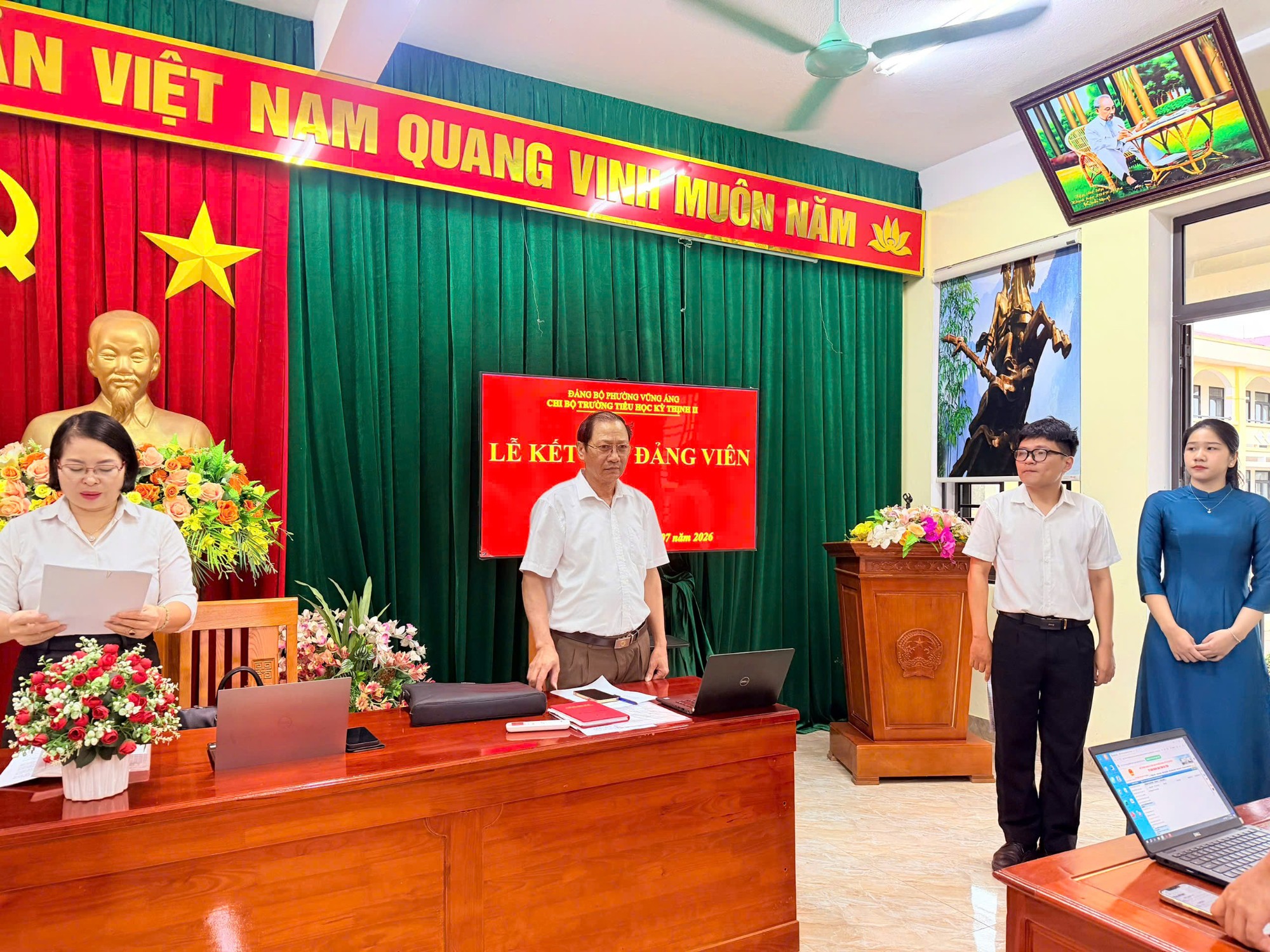 Đọc quyết đinh Kết nạp 2