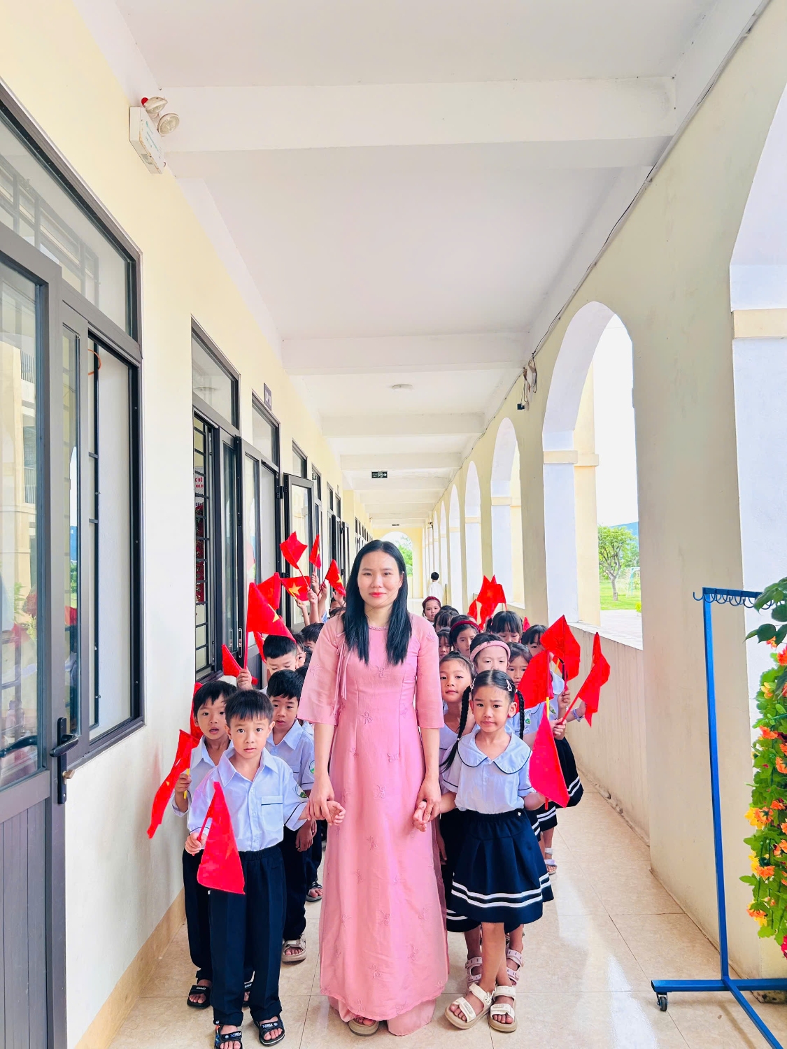 CÔ PƯƠNG HÀNH LANG