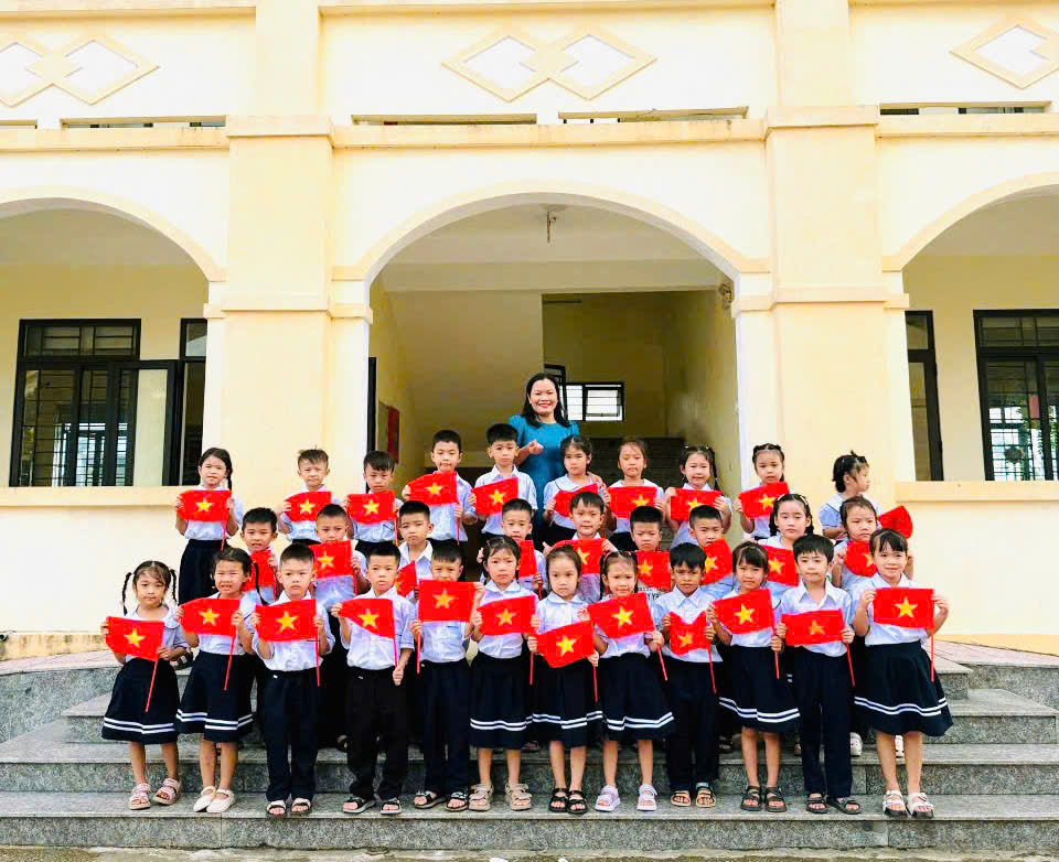 CÔ THỦY 1 E 2